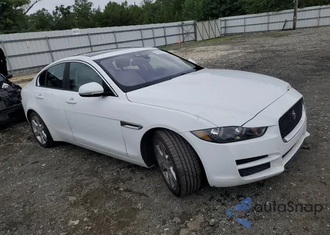 2017 Jaguar Xe Premium z USA, uszkodzony, nr VIN SAJAD4BG8HA972544